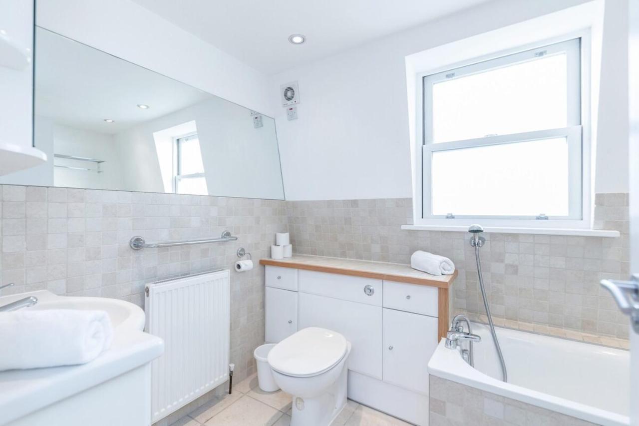 Beautiful 1 Bedroom Apartment In Victoria London Eksteriør bilde